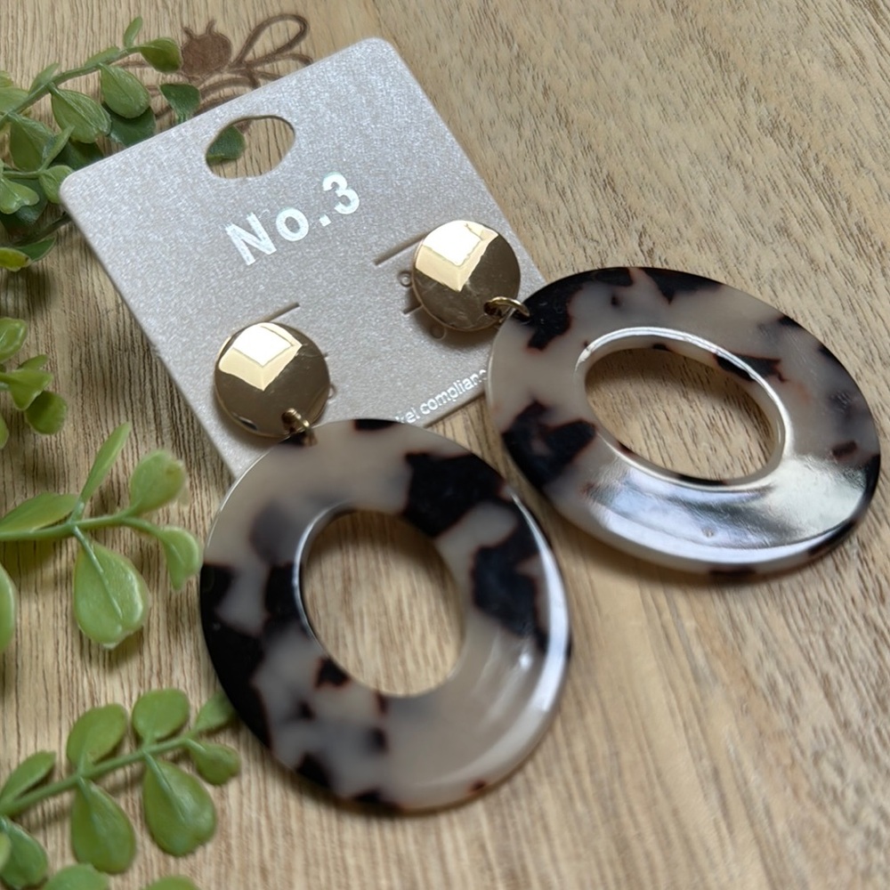 No 3 Tortoise Shell Oval Earrings 💗 Brown & Gold